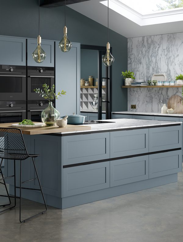 Signature shaker kitchen door in Spitfire Blue finish